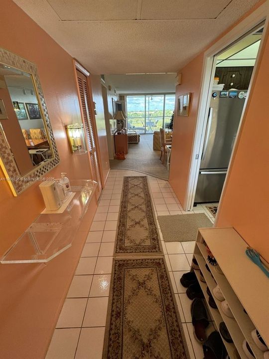 合同活跃: $179,990 (2 贝兹, 2 浴室, 1064 平方英尺)