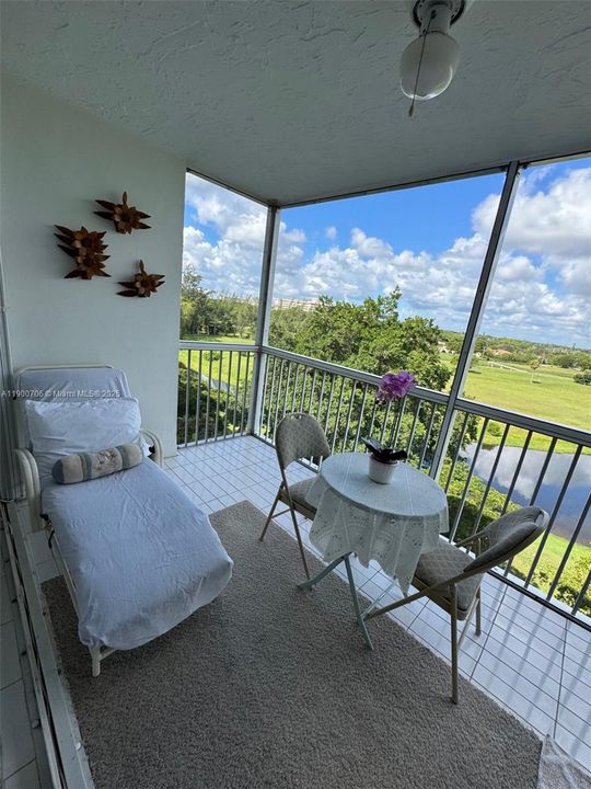 合同活跃: $179,990 (2 贝兹, 2 浴室, 1064 平方英尺)