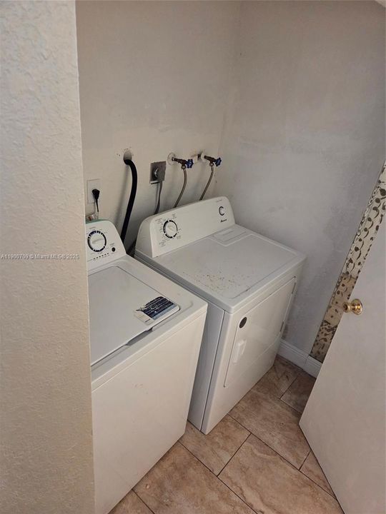 出租: $3,500 (4 贝兹, 2 浴室, 2203 平方英尺)