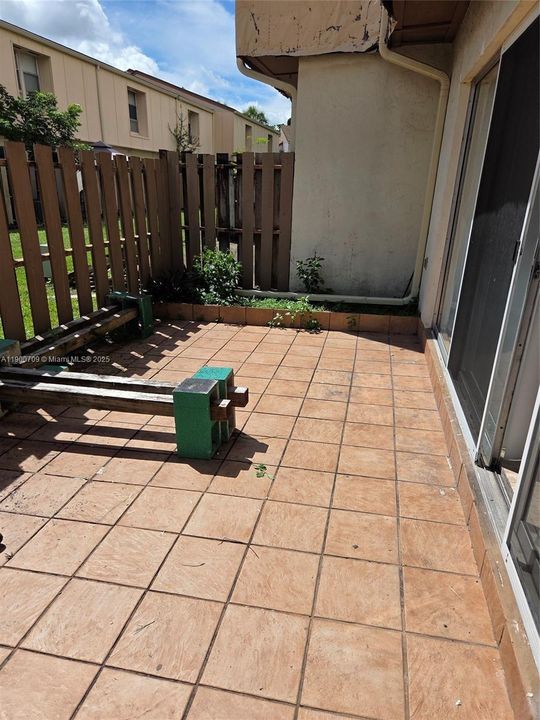 出租: $3,500 (4 贝兹, 2 浴室, 2203 平方英尺)