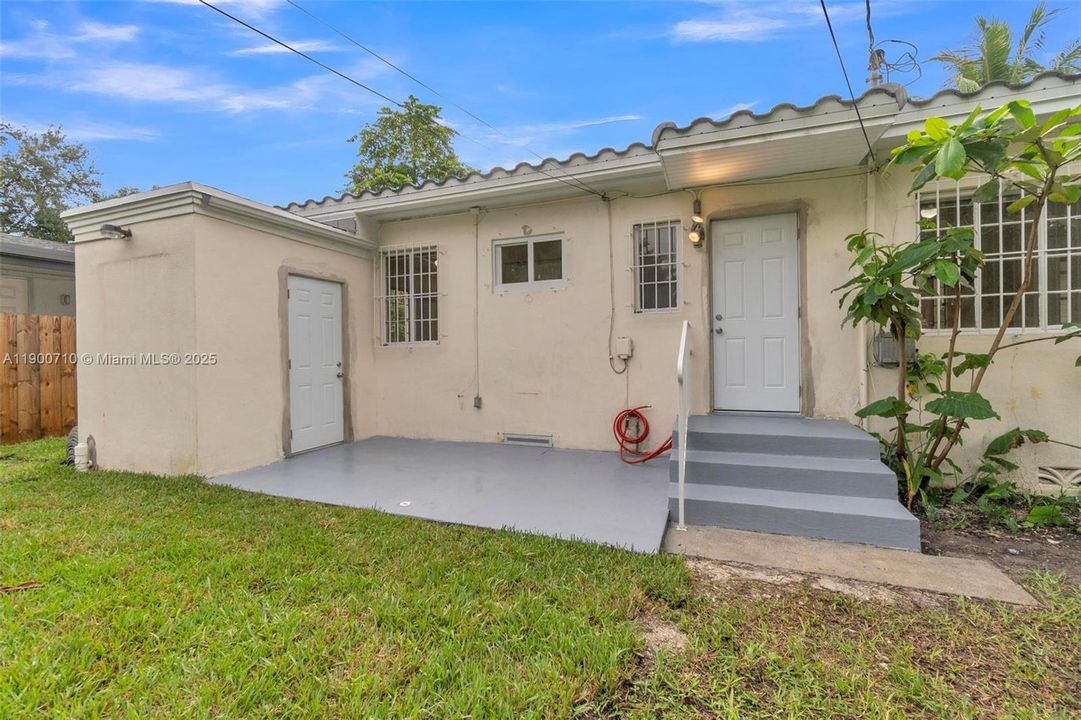 出租: $3,250 (3 贝兹, 1 浴室, 1060 平方英尺)