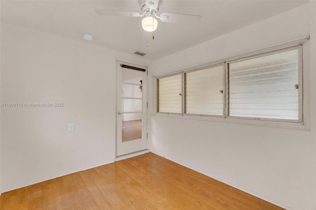 出租: $3,250 (3 贝兹, 1 浴室, 1060 平方英尺)