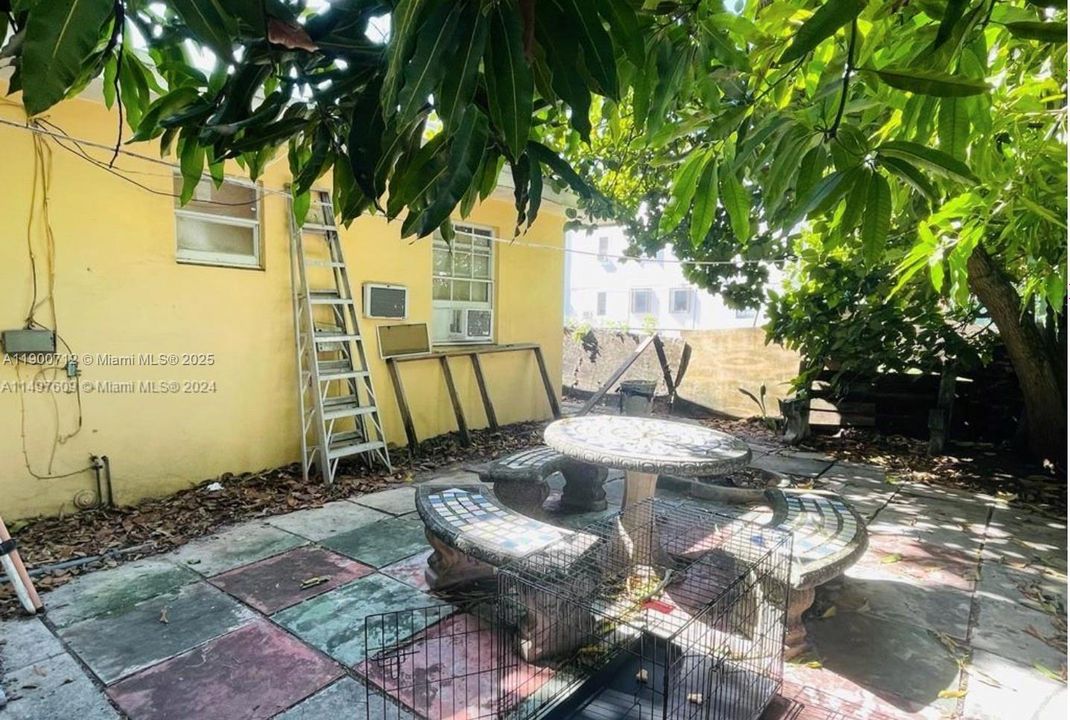 For Sale: $1,150,000 (4 beds, 2 baths, 1708 Square Feet)