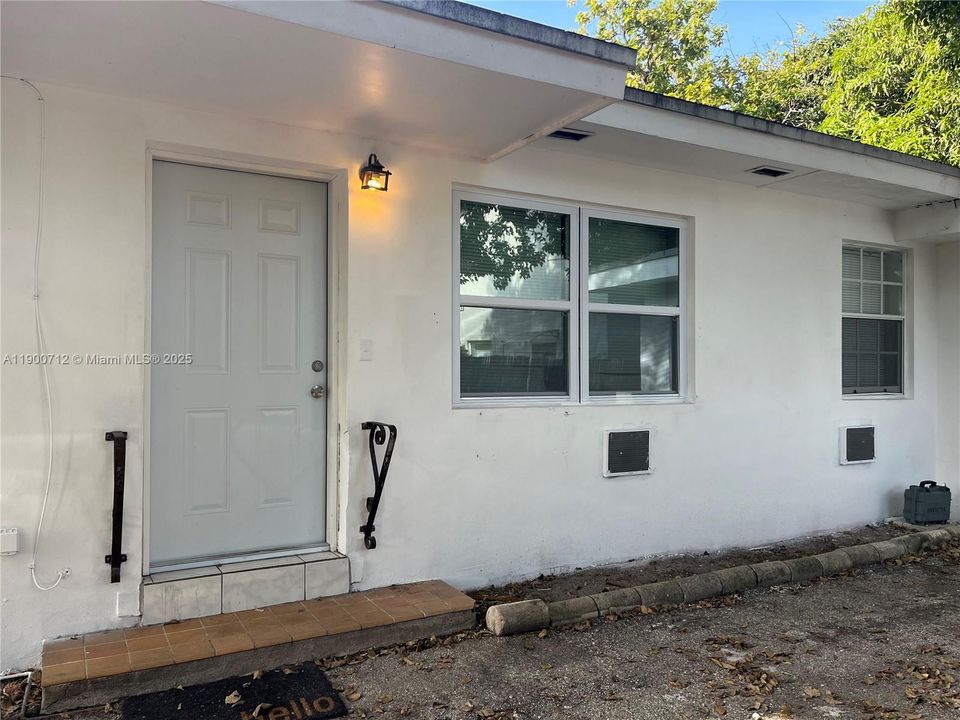 For Sale: $1,150,000 (4 beds, 2 baths, 1708 Square Feet)