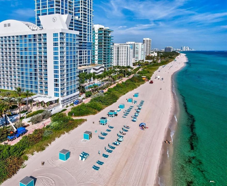 Recently Rented: $4,400 (1 beds, 1 baths, 871 Square Feet)