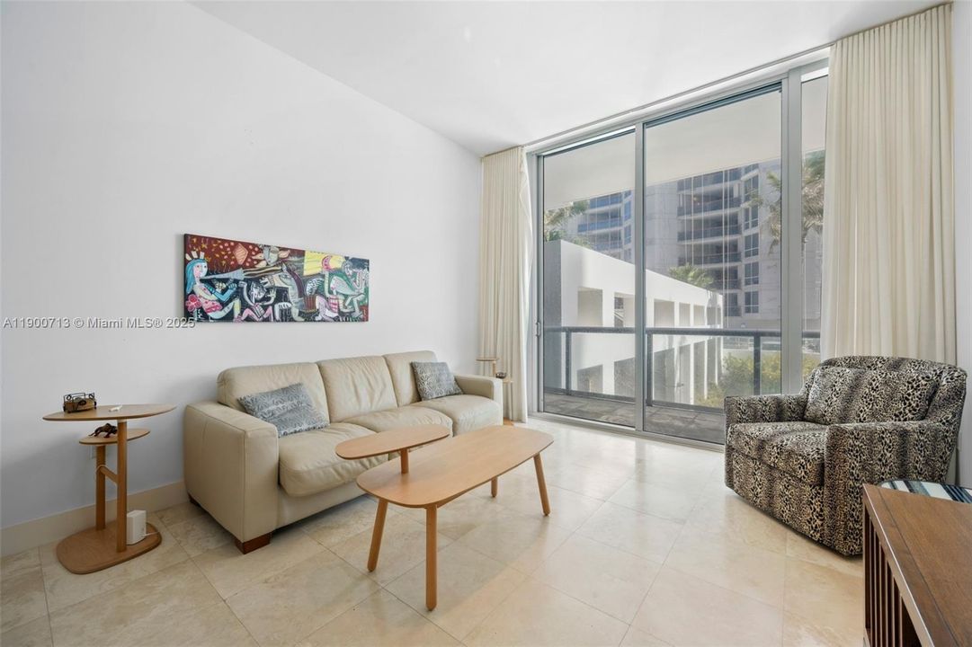 Recently Rented: $4,400 (1 beds, 1 baths, 871 Square Feet)