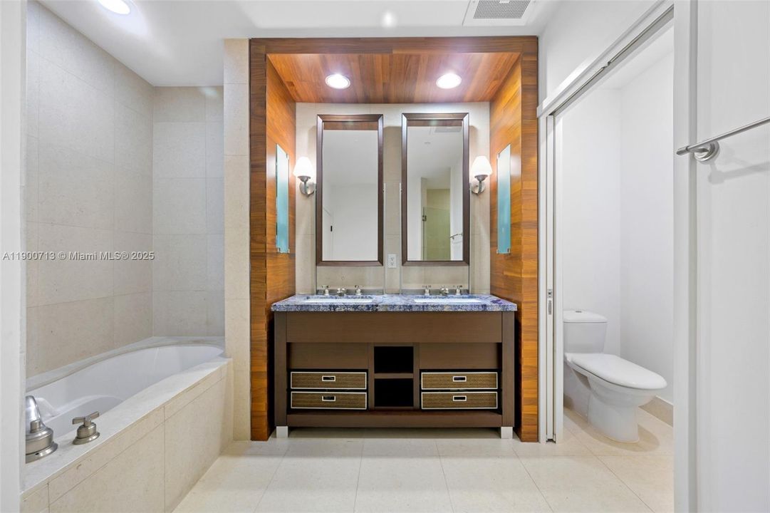 Recently Rented: $4,400 (1 beds, 1 baths, 871 Square Feet)