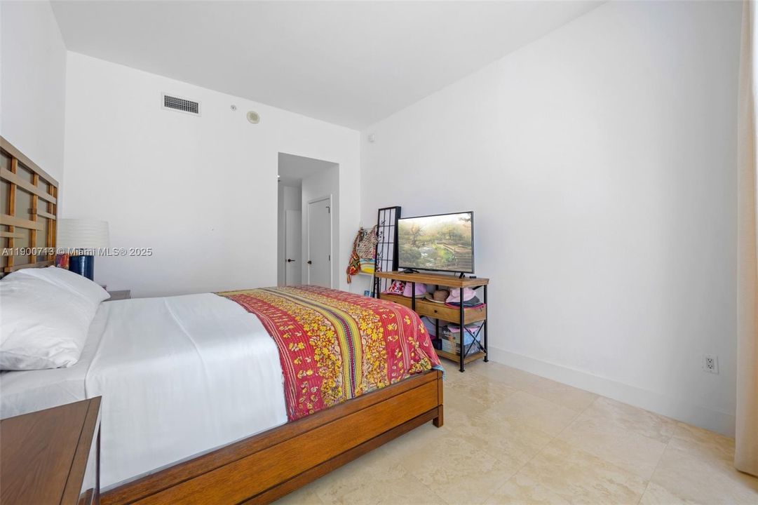 Recently Rented: $4,400 (1 beds, 1 baths, 871 Square Feet)