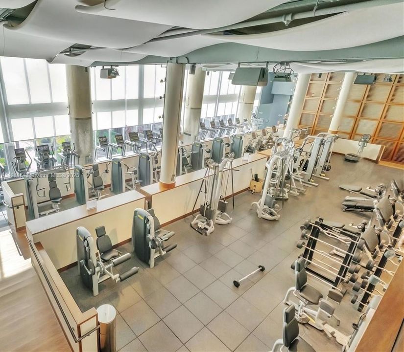 Recently Rented: $4,400 (1 beds, 1 baths, 871 Square Feet)