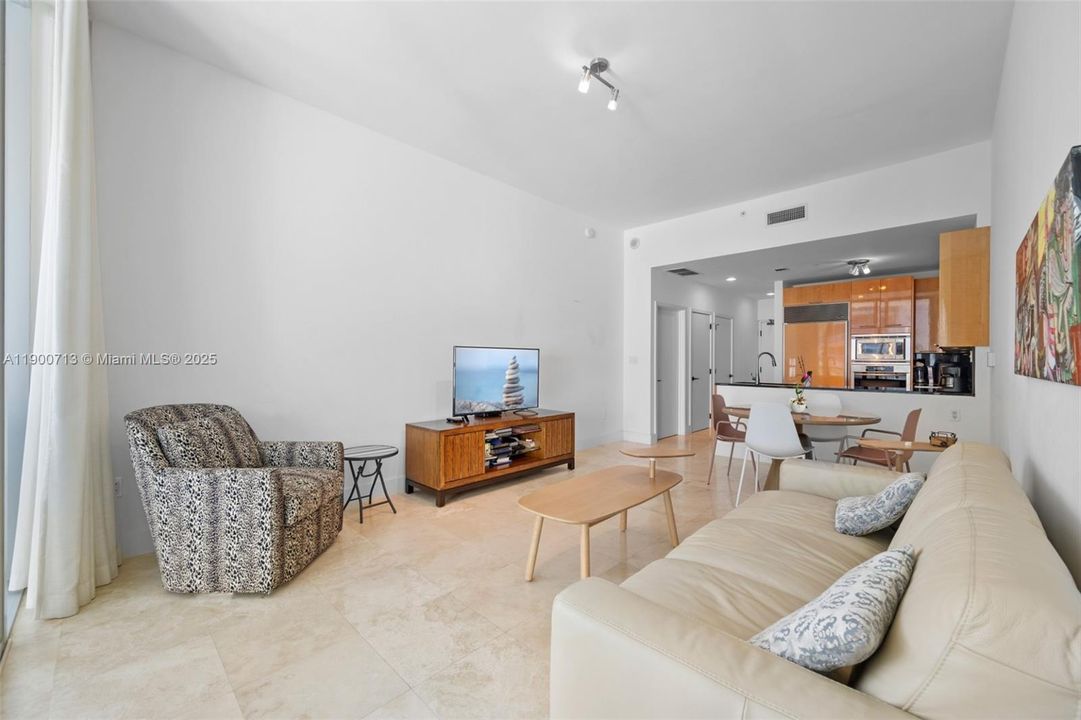 Recently Rented: $4,400 (1 beds, 1 baths, 871 Square Feet)