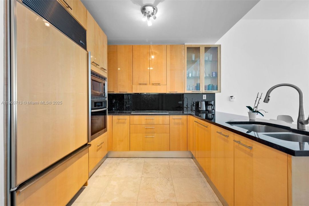 Recently Rented: $4,400 (1 beds, 1 baths, 871 Square Feet)