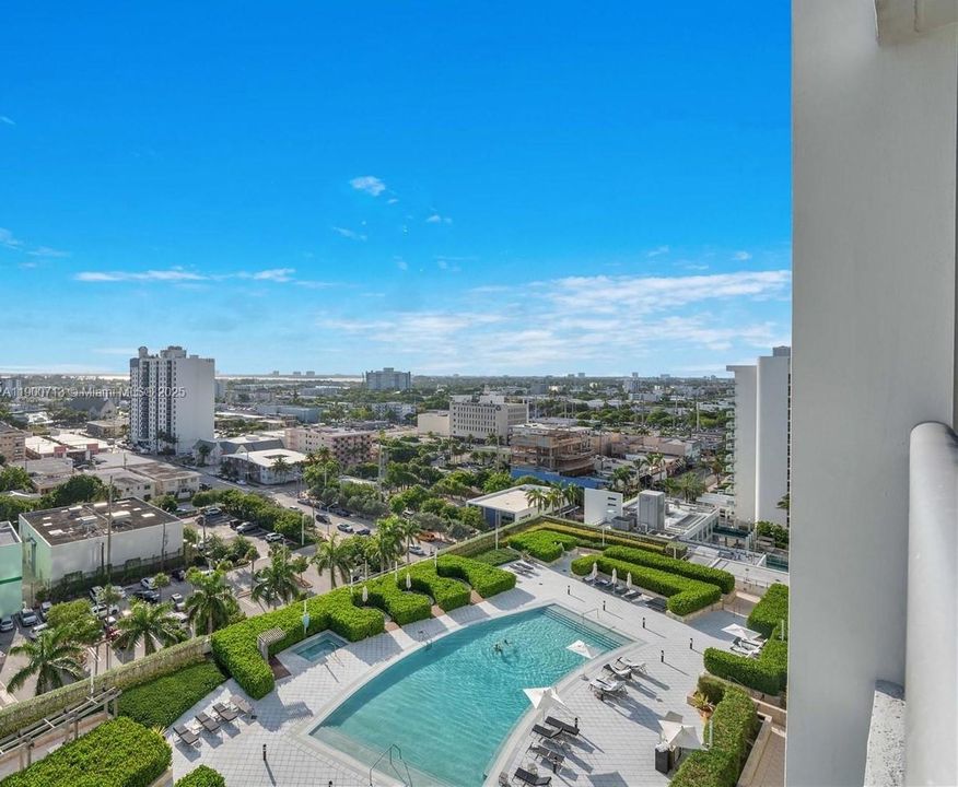 Recently Rented: $4,400 (1 beds, 1 baths, 871 Square Feet)