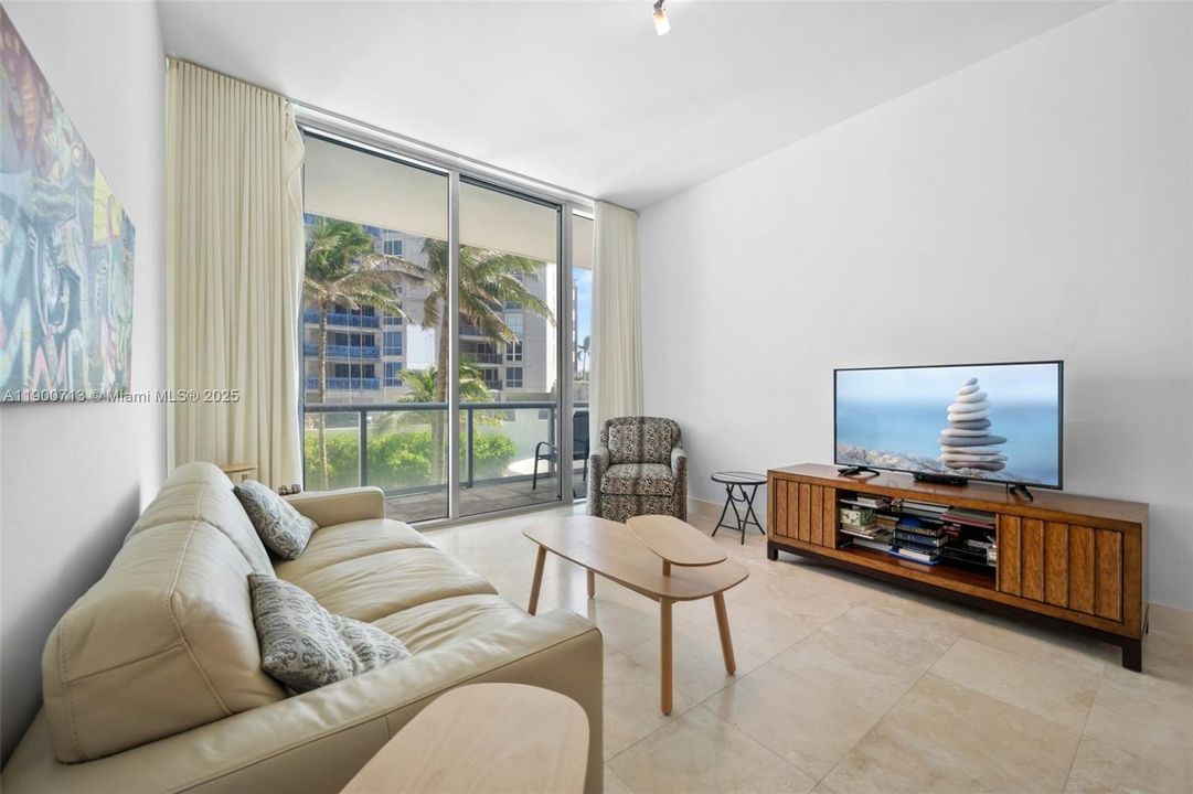 Recently Rented: $4,400 (1 beds, 1 baths, 871 Square Feet)