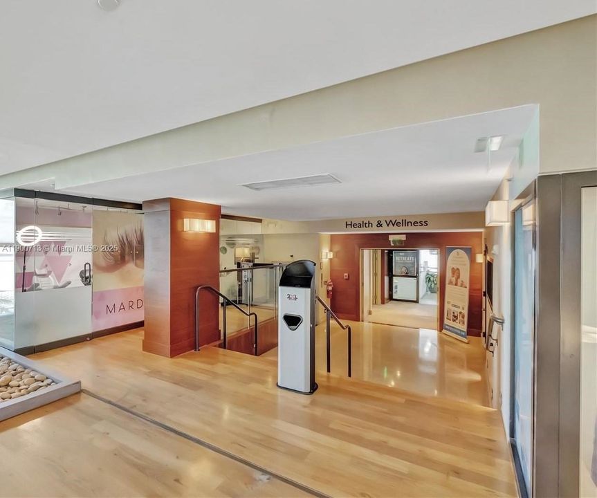 Recently Rented: $4,400 (1 beds, 1 baths, 871 Square Feet)