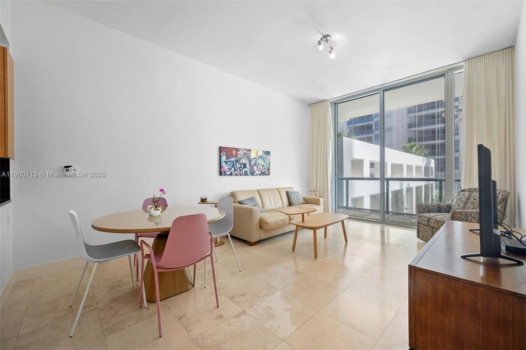 Recently Rented: $4,400 (1 beds, 1 baths, 871 Square Feet)