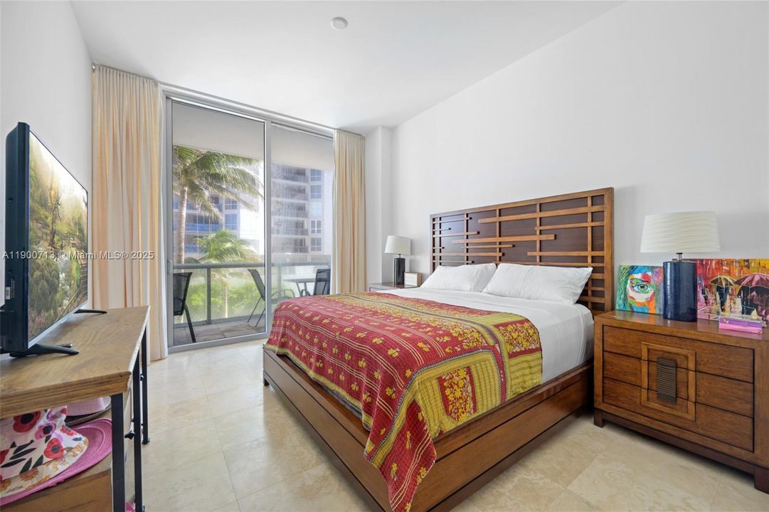 Recently Rented: $4,400 (1 beds, 1 baths, 871 Square Feet)