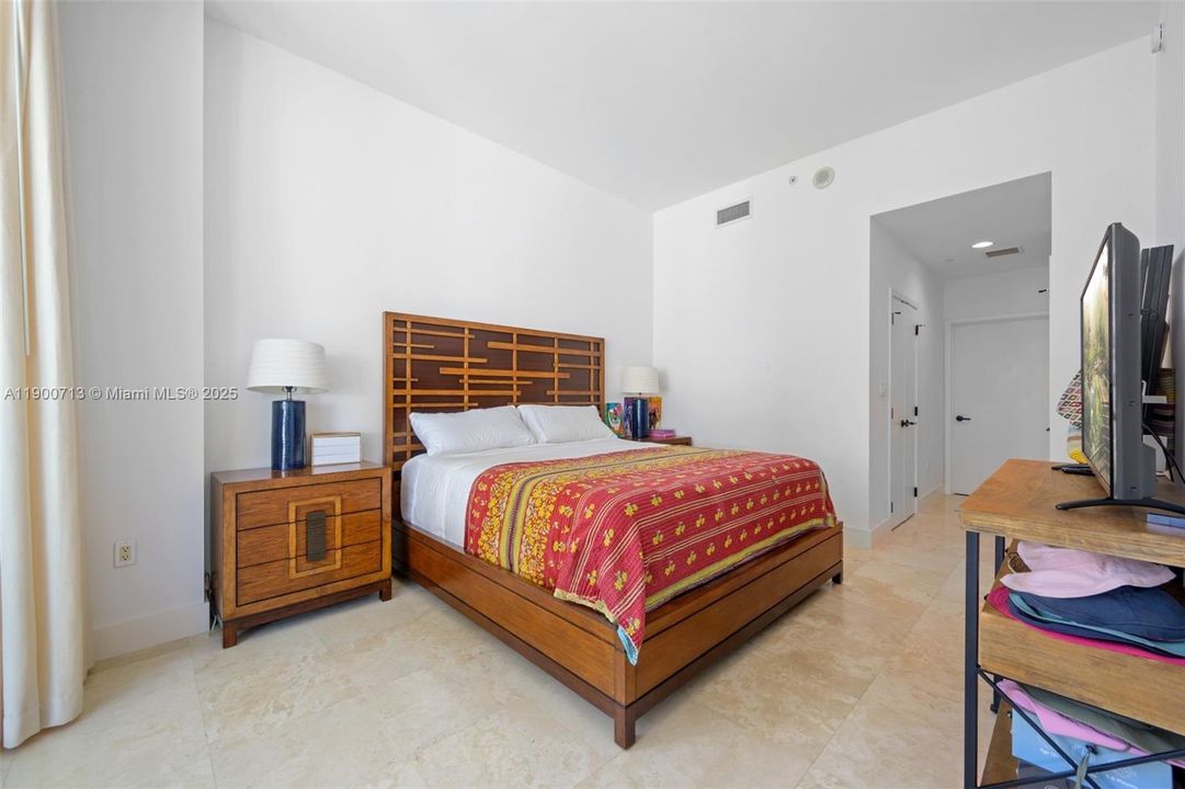 Recently Rented: $4,400 (1 beds, 1 baths, 871 Square Feet)