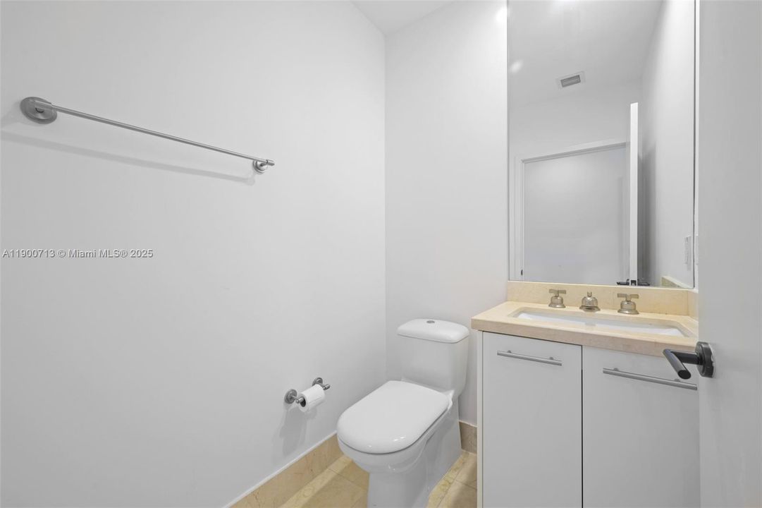 Recently Rented: $4,400 (1 beds, 1 baths, 871 Square Feet)