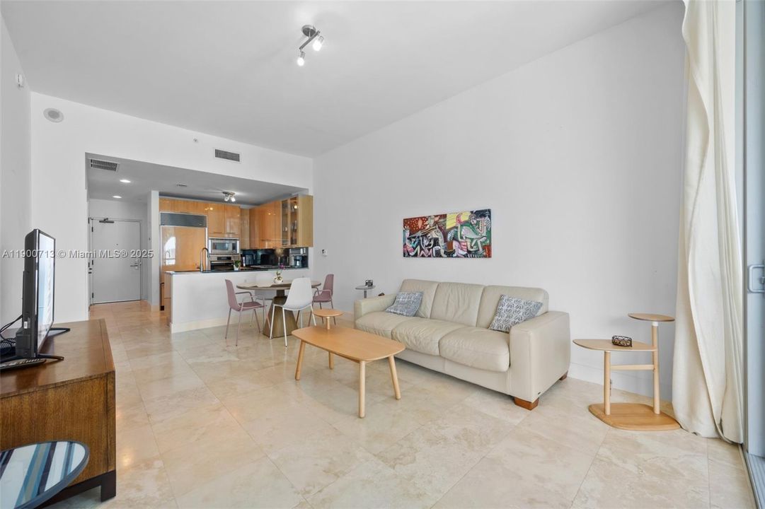 Recently Rented: $4,400 (1 beds, 1 baths, 871 Square Feet)