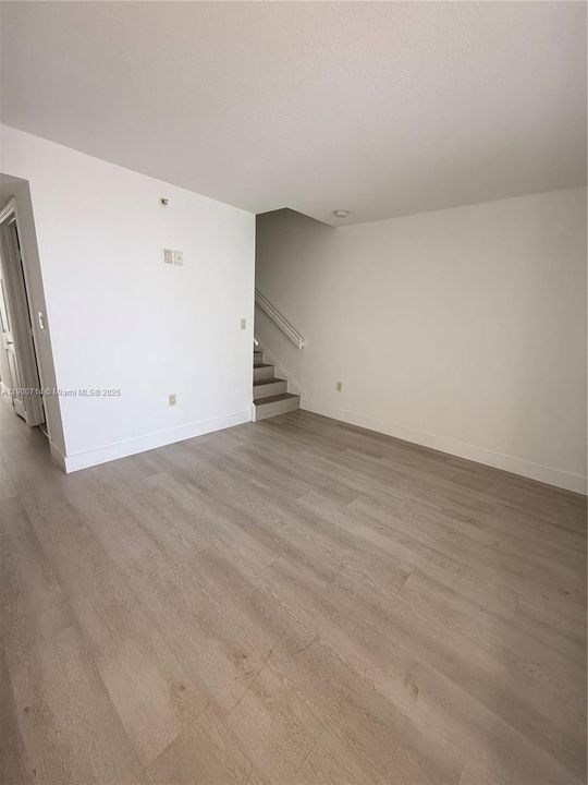 出租: $2,350 (2 贝兹, 2 浴室, 1140 平方英尺)