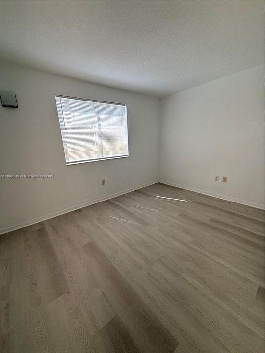 出租: $2,350 (2 贝兹, 2 浴室, 1140 平方英尺)