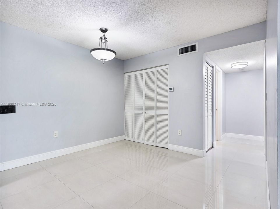 For Sale: $259,990 (2 beds, 1 baths, 867 Square Feet)
