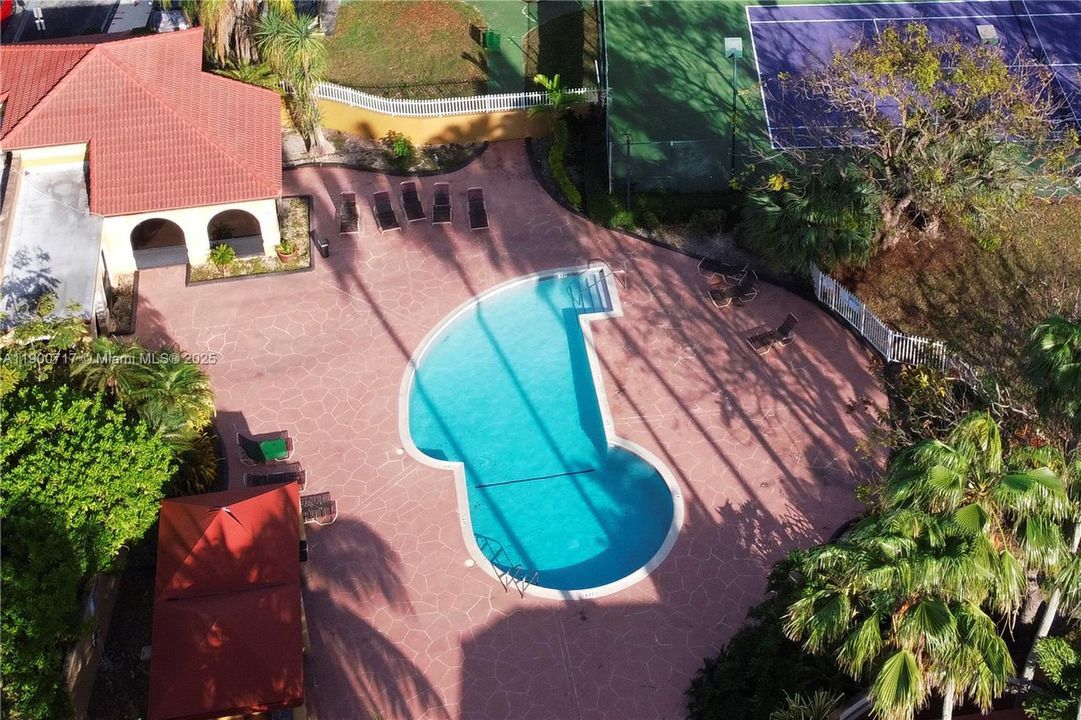 For Sale: $259,990 (2 beds, 1 baths, 867 Square Feet)