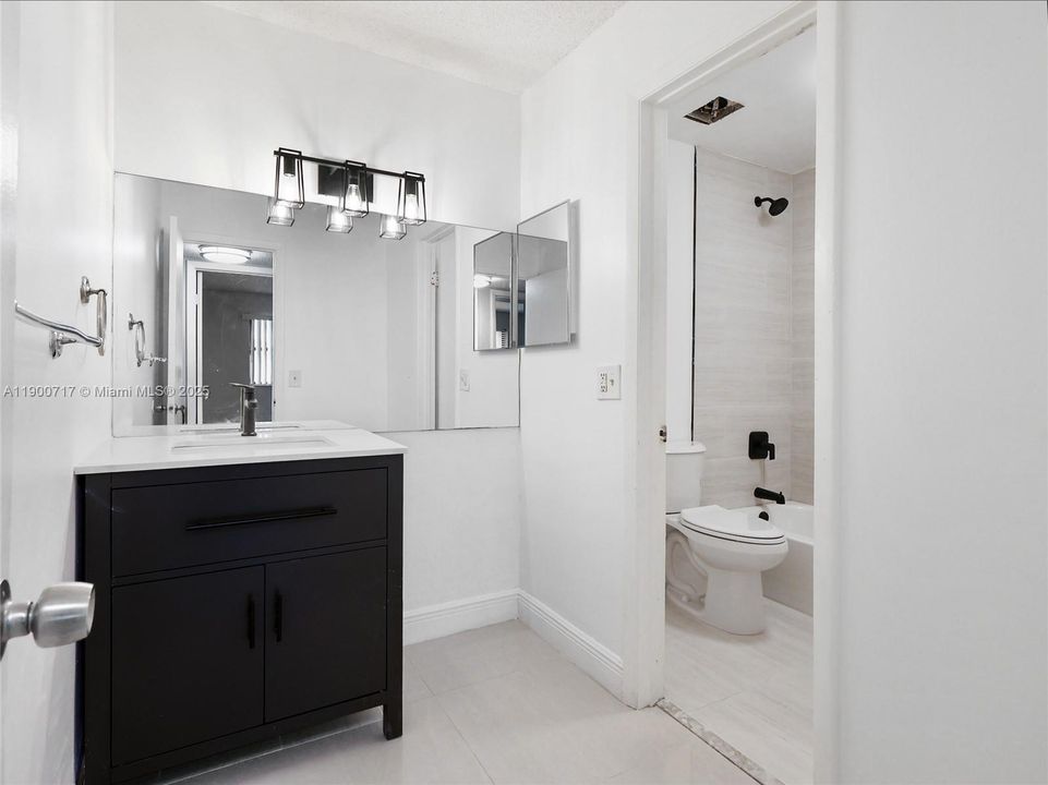 For Sale: $259,990 (2 beds, 1 baths, 867 Square Feet)