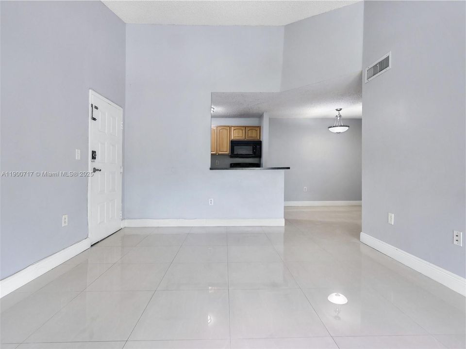 For Sale: $259,990 (2 beds, 1 baths, 867 Square Feet)