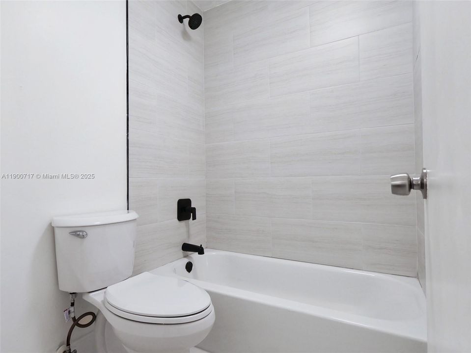 For Sale: $259,990 (2 beds, 1 baths, 867 Square Feet)