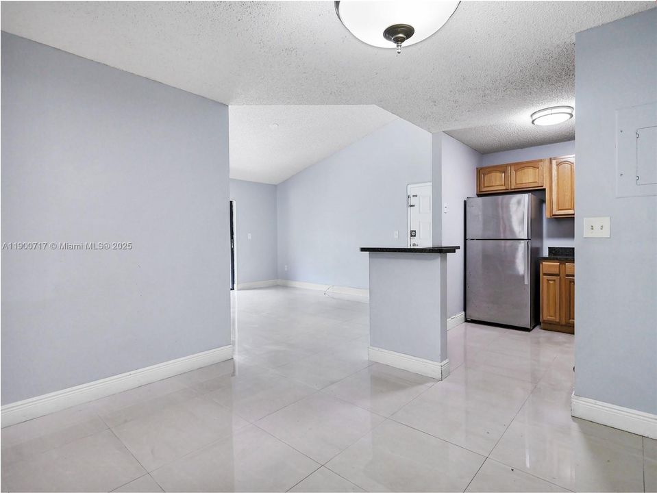 For Sale: $259,990 (2 beds, 1 baths, 867 Square Feet)
