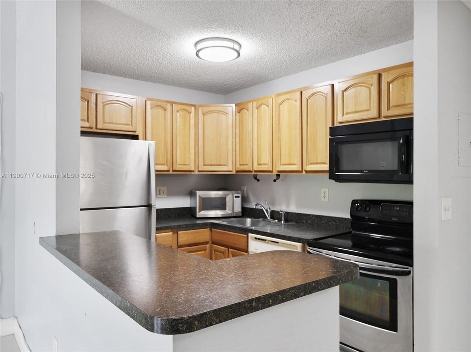 For Sale: $259,990 (2 beds, 1 baths, 867 Square Feet)