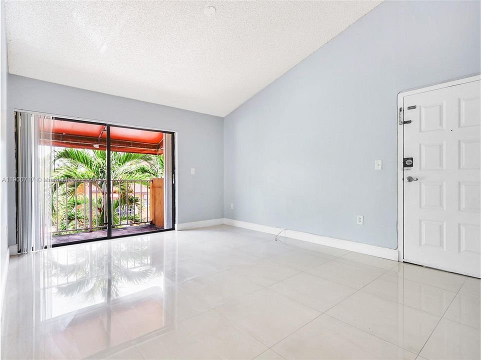 For Sale: $259,990 (2 beds, 1 baths, 867 Square Feet)