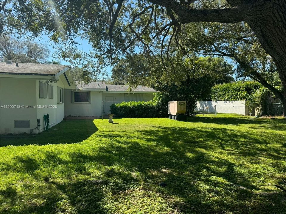 For Sale: $5,600,000 (5 beds, 3 baths, 3708 Square Feet)