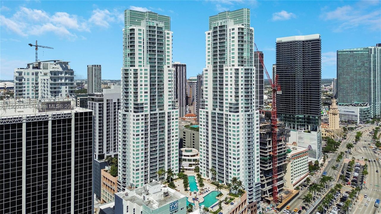 For Sale: $420,000 (1 beds, 1 baths, 806 Square Feet)