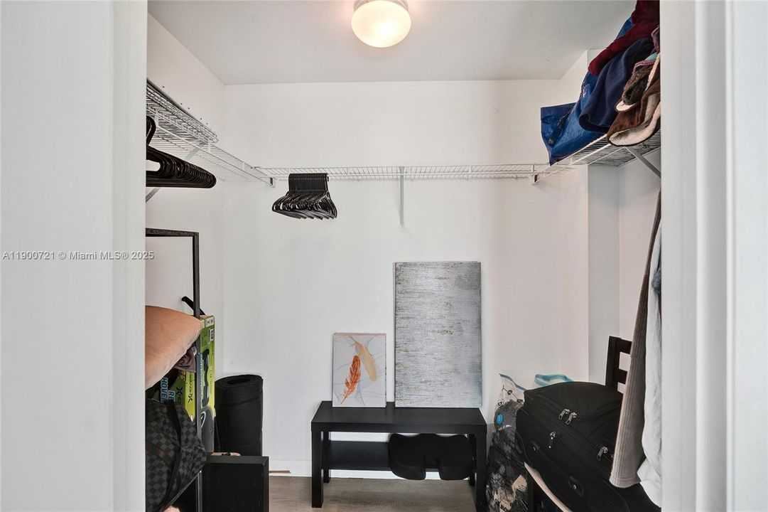 For Sale: $420,000 (1 beds, 1 baths, 806 Square Feet)