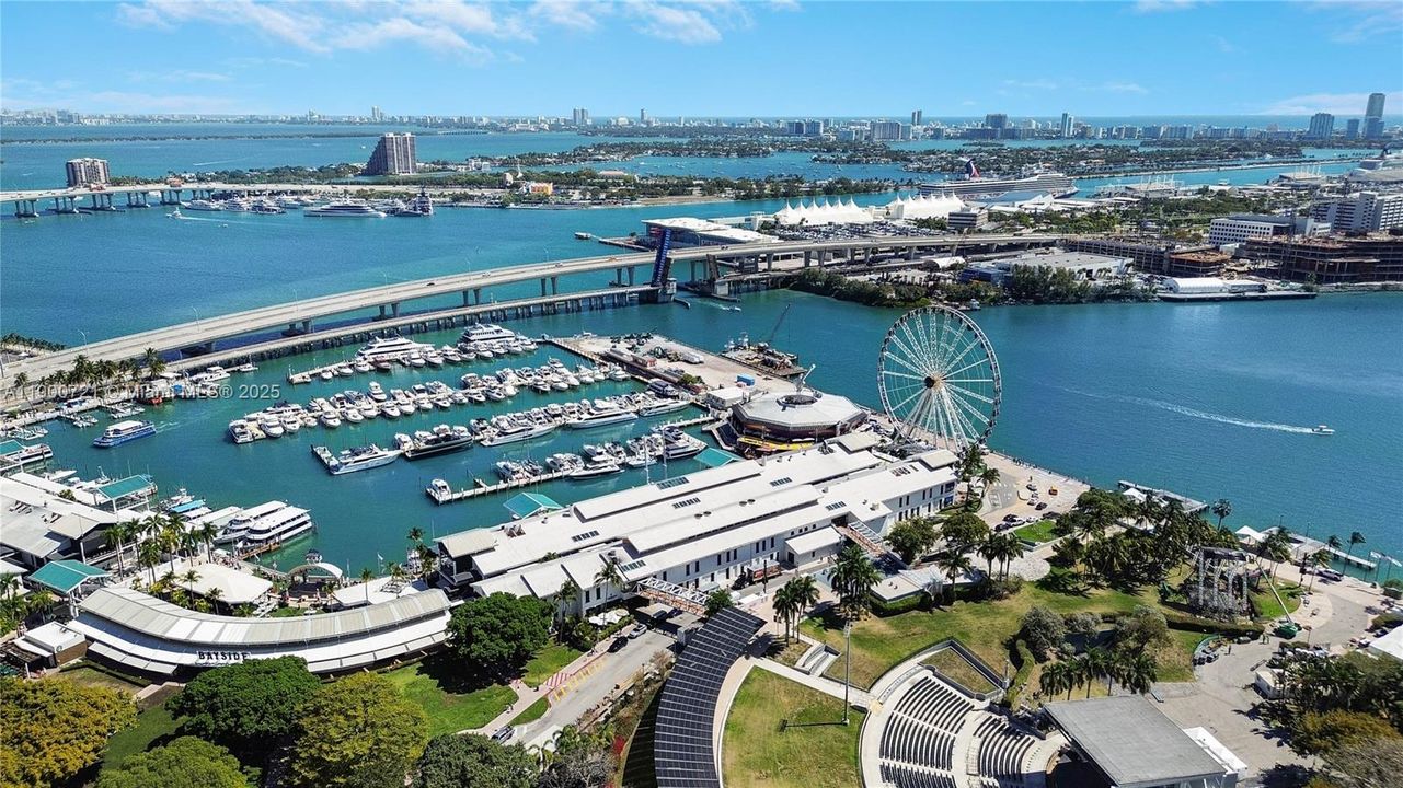 For Sale: $420,000 (1 beds, 1 baths, 806 Square Feet)