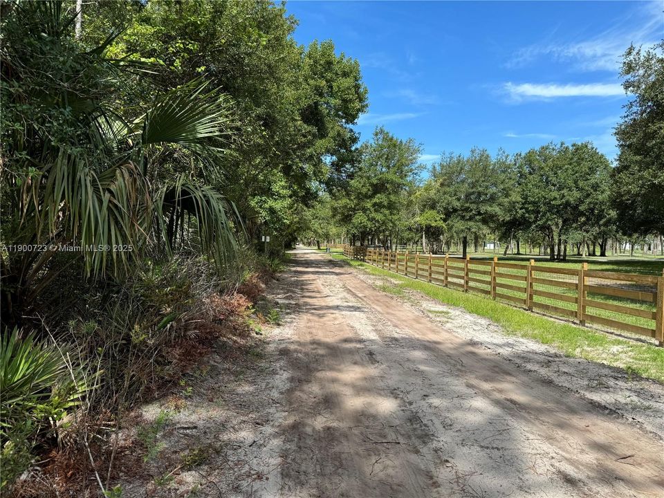 На продажу: $166,000 (5.00 acres)