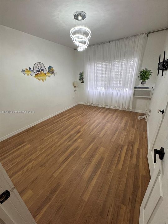 For Rent: $2,500 (3 beds, 2 baths, 1320 Square Feet)