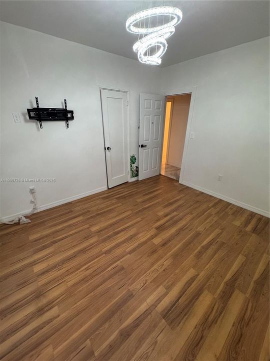 For Rent: $2,500 (3 beds, 2 baths, 1320 Square Feet)