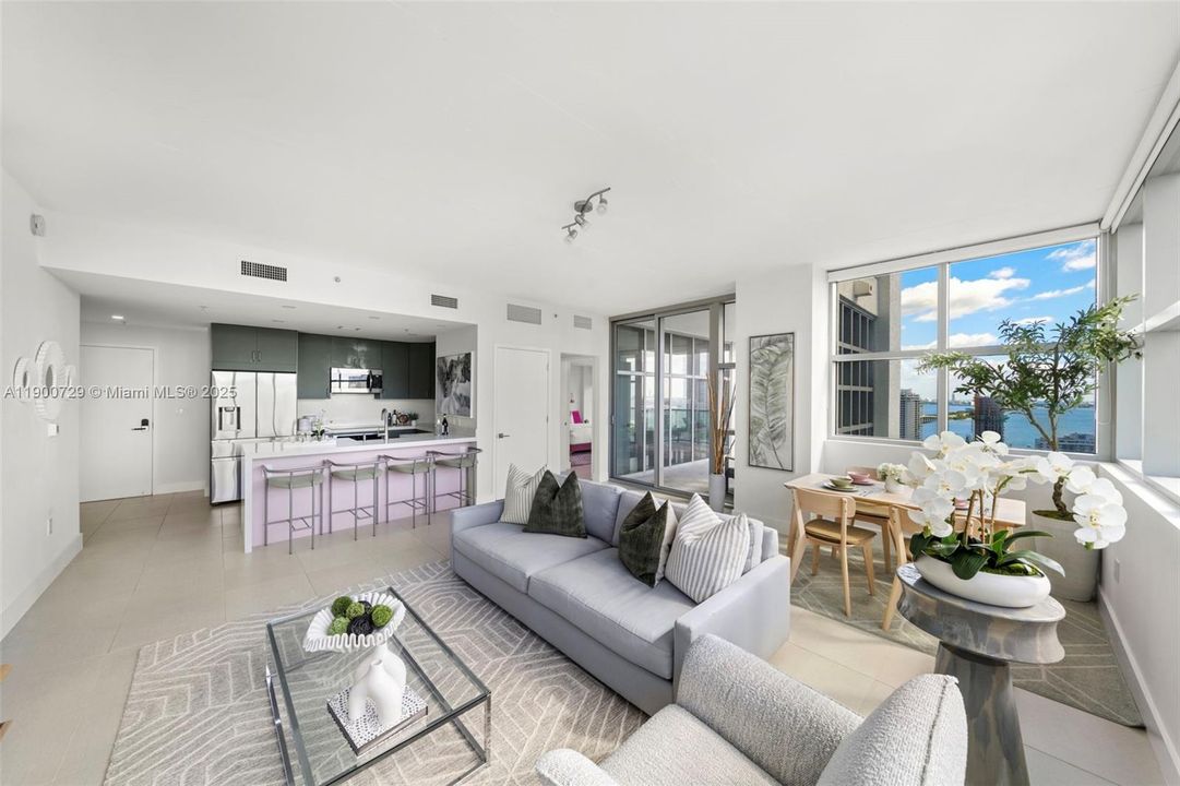 Под контрактом: $895,000 (2 спален, 2 ванн, 1263 Квадратных фут)