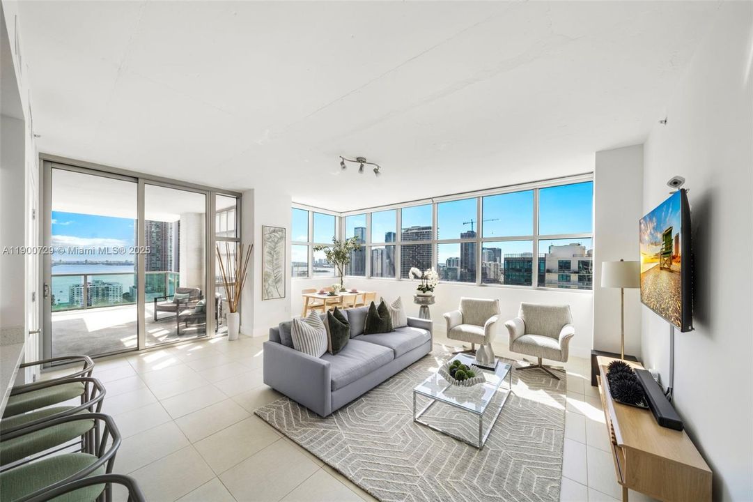 Под контрактом: $895,000 (2 спален, 2 ванн, 1263 Квадратных фут)