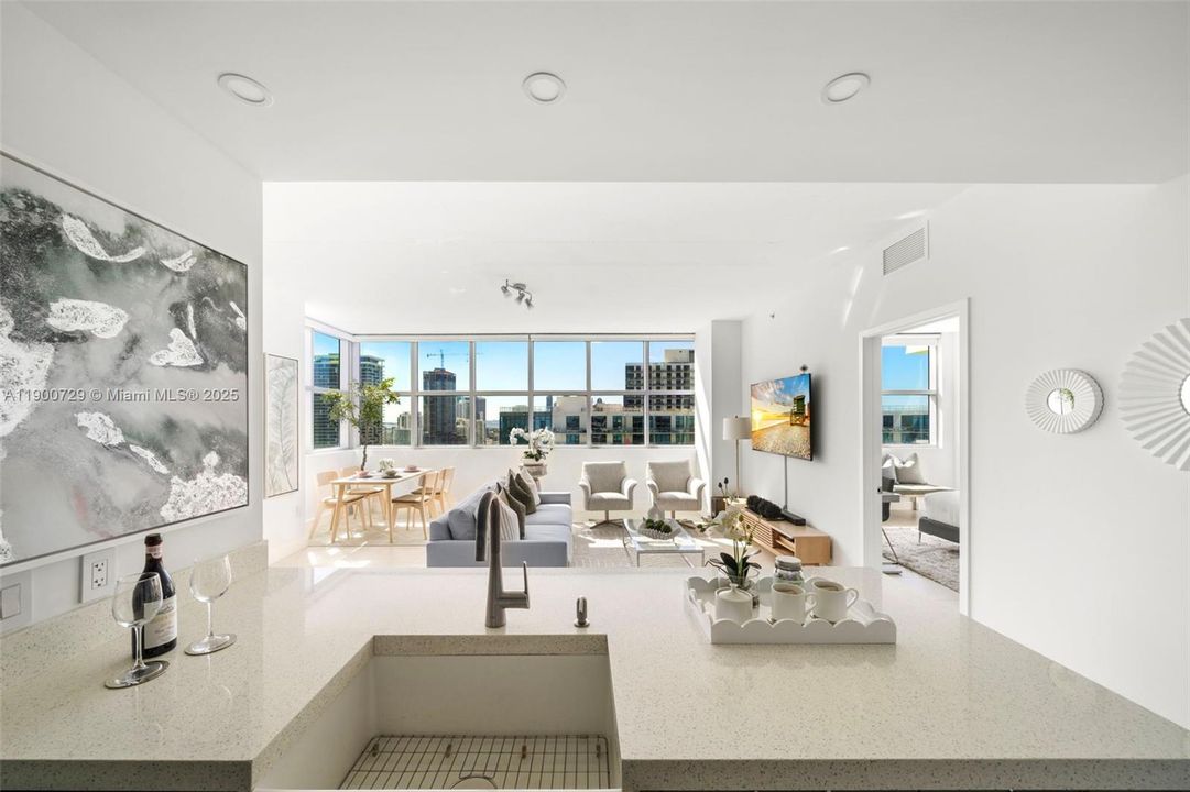 Под контрактом: $895,000 (2 спален, 2 ванн, 1263 Квадратных фут)