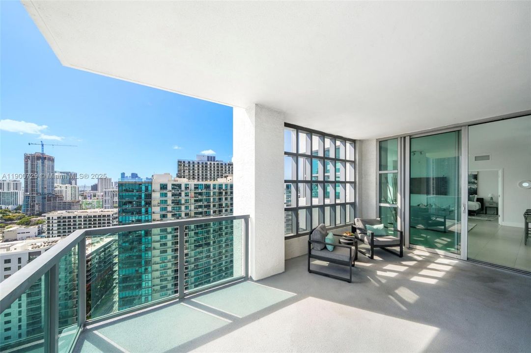 Под контрактом: $895,000 (2 спален, 2 ванн, 1263 Квадратных фут)