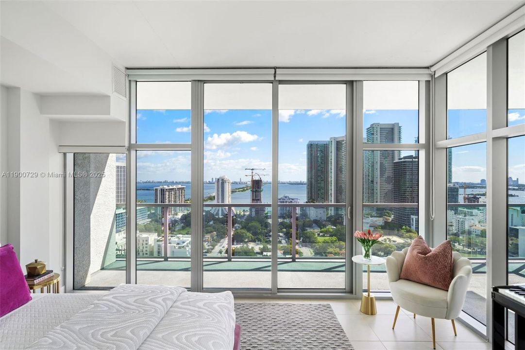 Под контрактом: $895,000 (2 спален, 2 ванн, 1263 Квадратных фут)