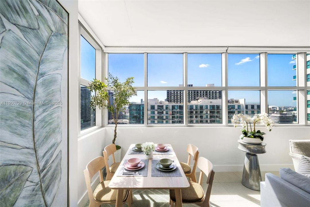 Под контрактом: $895,000 (2 спален, 2 ванн, 1263 Квадратных фут)