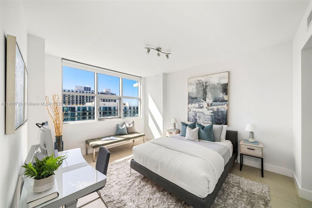 Под контрактом: $895,000 (2 спален, 2 ванн, 1263 Квадратных фут)