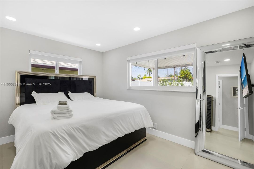 В аренду: $8,000 (3 спален, 2 ванн, 1460 Квадратных фут)