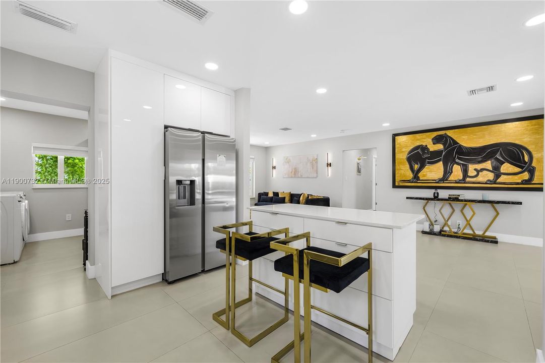 В аренду: $8,000 (3 спален, 2 ванн, 1460 Квадратных фут)