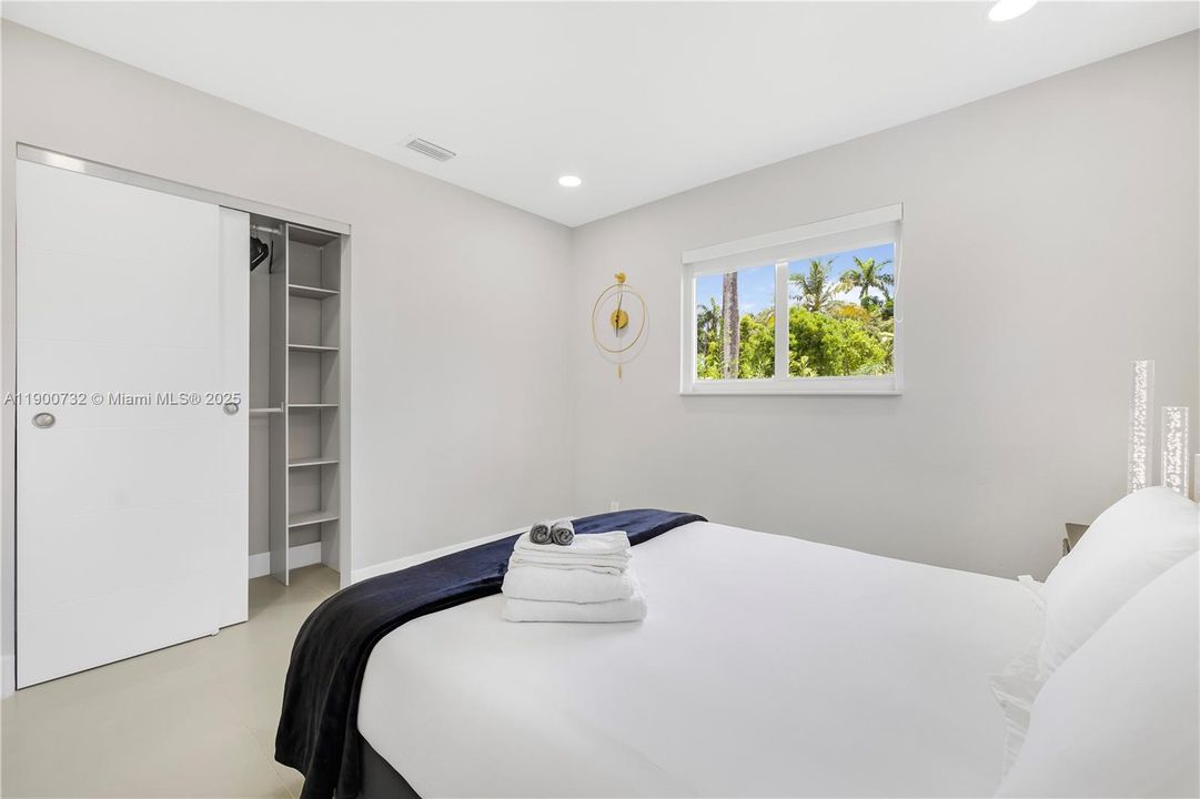 В аренду: $8,000 (3 спален, 2 ванн, 1460 Квадратных фут)